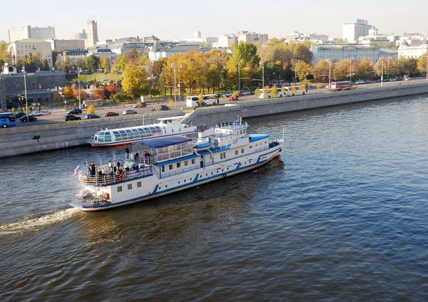 Barca Diporto Sul Fiume Mosca Turismo Mosca Russia — Foto Stock