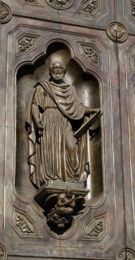 Kurtarıcı İsa Katedrali'nin kapısında heykel kompozisyonu. Moskova. Rusya.