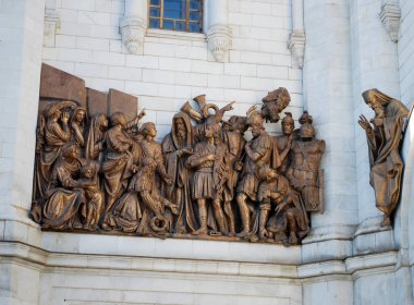 Kurtarıcı İsa Katedrali'nin kapıları üzerinde heykel kompozisyonu. Moskova