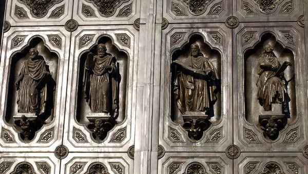 Kompozycja Rzeźbiarska Bramie Katedry Chrystusa Zbawiciela Moskwa Rosja — Zdjęcie stockowe