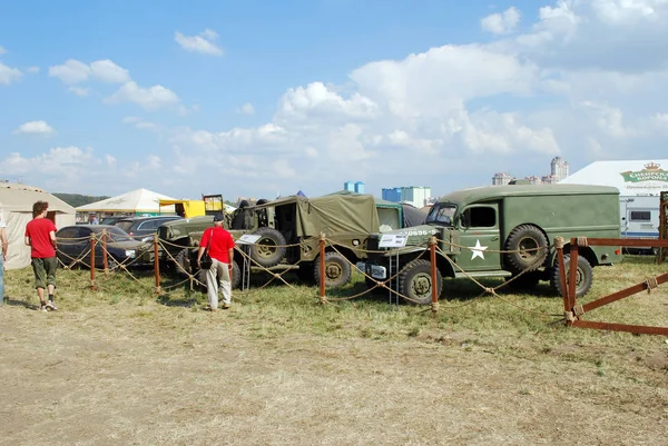 Παλαιά Στρατιωτικά Οχήματα Στο Auto Εξωτικα 2010 Στο Τουσίνο Μόσχα — Φωτογραφία Αρχείου