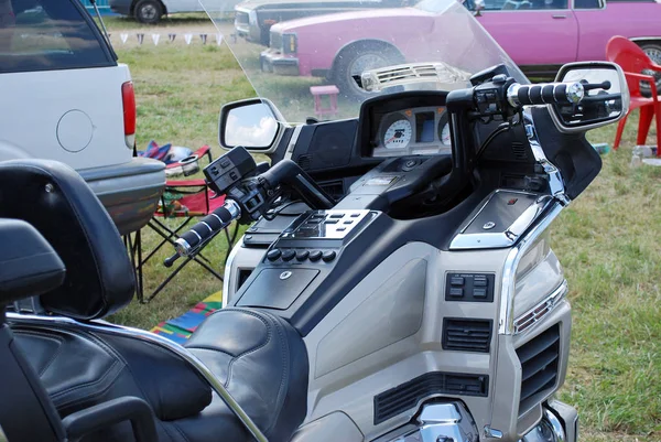 哈雷戴维森摩托车在汽车异国情调2010年在图希诺 莫斯科 俄罗斯 — 图库照片