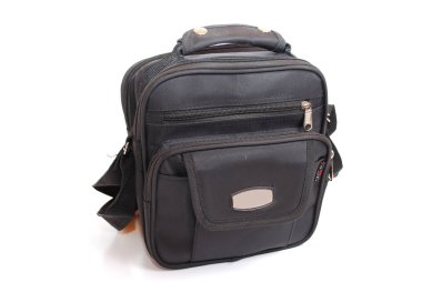 Beyaz arka plan üzerinde siyah çanta, izole