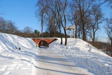 Harap taş çardak ve müze-emlak Arkhangelsk Park köprü
