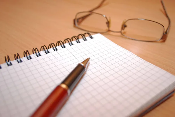 Notebook Pen Glasses Table Close — Stock Photo, Image