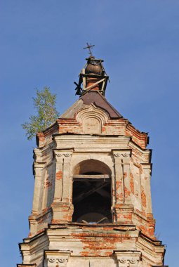 Nikolskoye köyünde terk edilmiş Aziz Nikolaos Kilisesi çan kulesi, Ruza ilçe, Moskova bölgesi