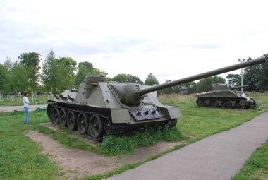 Lenin-Snegirevskie askeri tarih müzesinde kundağı motorlu birlik Su-100. Moskova bölgesi. Istra bölgesi. Rusya.