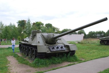 Lenin-Snegirevskie askeri tarih müzesinde kundağı motorlu birlik Su-100. Moskova bölgesi. Istra bölgesi. Rusya.