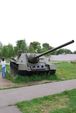 Lenin-Snegirevskie askeri tarih müzesinde kundağı motorlu birlik Su-100. Moskova bölgesi. Istra bölgesi. Rusya.