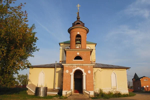 Chiesa Della Natività Della Beata Vergine Maria Nel Villaggio Kolyubakino — Foto Stock