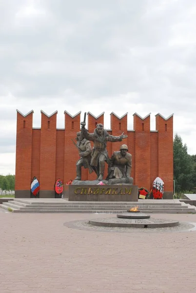 Monumento Aos Soldados Siberianos Chama Eterna Lenin Snegirevskie Equipamento Militar — Fotografia de Stock