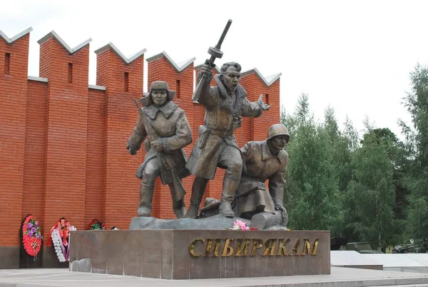 Monument Aux Soldats Sibériens Flamme Éternelle Lénine Snegirevskie Équipement Militaire — Photo