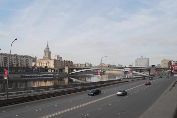 Smolenskaya Embankment Vår Dag Urbana Landskapet Moskva Ryssland — Stockfoto