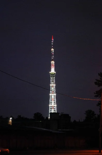 サンクトペテルブルク ロシアだ 2013年6月7日 夜の街に灯りがともるテレビ塔 ロイヤリティフリーのストック画像