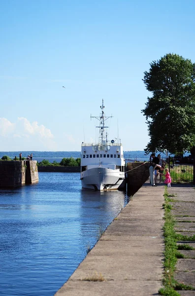 Kronstadt Şehri Rusya Haziran 2013 Limana Farklı Gemiler Demirlemiş Limanın — Stok fotoğraf