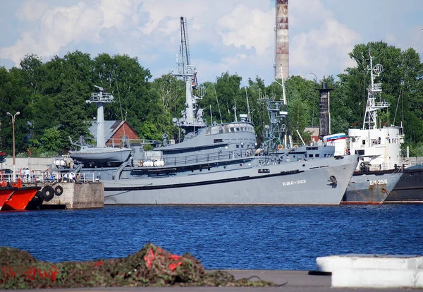 Cidade Kronstadt Rússia Junho 2013 Navio Combate Incêndios Pzhs 282 — Fotografia de Stock