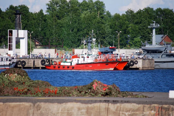 Kronstadt市 俄罗斯 June 2013 领航员 号快艇停靠在码头的港口上 军事港口 — 图库照片