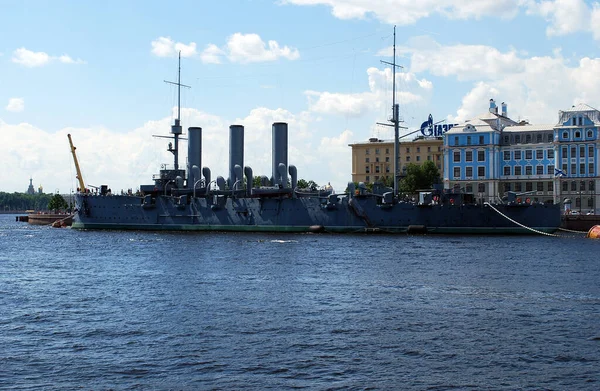 Ville Saint Pétersbourg Russie Juin 2013 Cruiser Aurora Sur Remblai — Photo