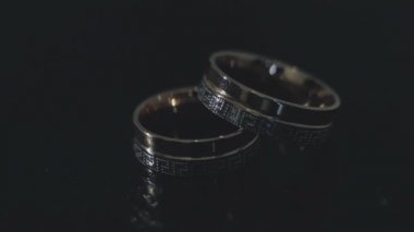 Alyans siyah masaya yalan