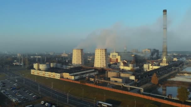 Dym z kominów w mieście, zanieczyszczenia środowiska — Wideo stockowe