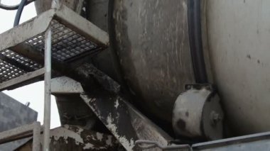 Döner beton mikseri kamyonu