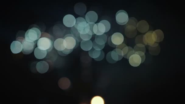 Феєрверк відображається в нічному небі — стокове відео