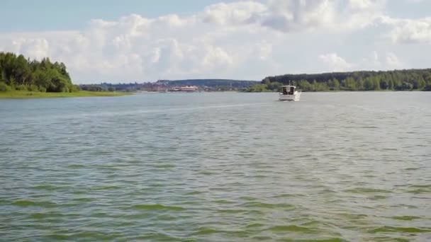 A motor boat with people sailing in the Bay — Stock Video