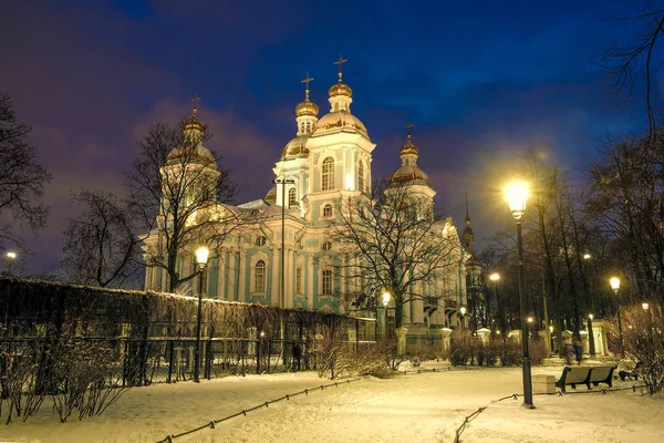 Csodálatos Katedrális Télen Éjszaka — Stock Fotó
