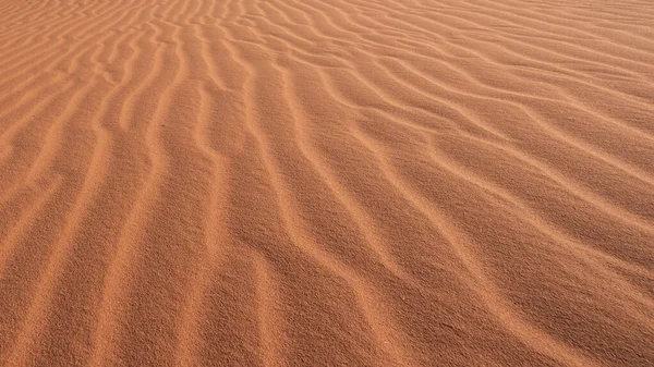 Textura Fundo Uma Duna Areia Com Vestígios Vento Deserto — Fotografia de Stock