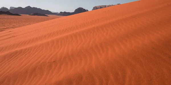 Große Sanddüne Hintergrund Der Klippen Der Wadi Rum Wüste Jordanien — Stockfoto