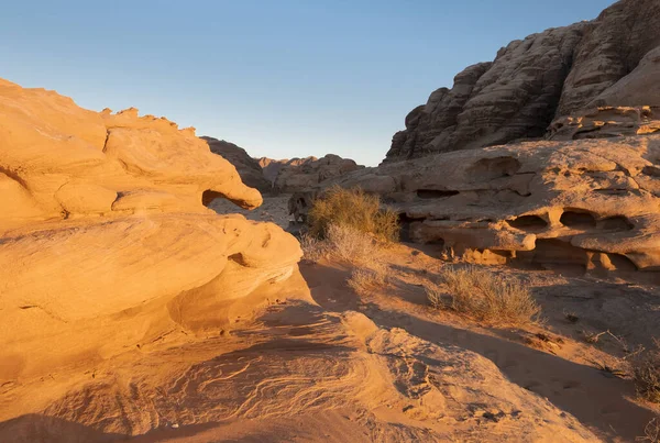 Rotsen Zand Wadi Rum Woestijn Jordanië Bij Zonsondergang — Stockfoto