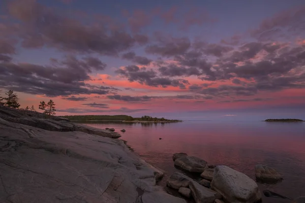 Vacker Solnedgång Vid Ladogasjön Karelen Ryssland Ladoga Skerries Nationalpark Sommaren — Stockfoto