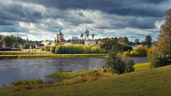 Panorama Rzeki Starożytnego Prawosławnego Tikhvina Bogorodichny Uspensky Męski Klasztor — Zdjęcie stockowe