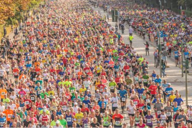 Berlin, Almanya, 16.09.2018: Bmw Berlin-maraton 2018. Koşucular katılan binlerce. Maratonu. Dünya kayıt kazanan