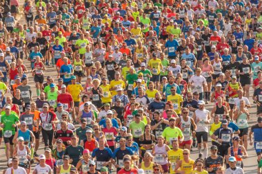 Berlin, Almanya, 16.09.2018: Bmw Berlin-maraton 2018. Koşucular katılan binlerce. Maratonu. Dünya kayıt kazanan