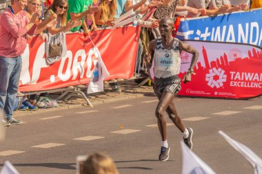 Berlin, Almanya, 16.09.2018: Bmw Berlin-maraton 2018. Üçüncü yer erkekler Wilson Kipsang, Kenya