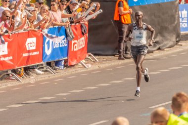 Berlin, Almanya, 16.09.2018: Bmw Berlin-maraton 2018. Üçüncü yer erkekler Wilson Kipsang, Kenya