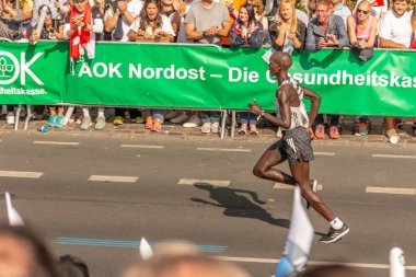Berlin, Almanya, 16.09.2018: Bmw Berlin-maraton 2018. Üçüncü yer erkekler Wilson Kipsang, Kenya