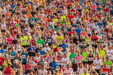 Berlin, Almanya, 16.09.2018: Bmw Berlin-maraton 2018. Koşucular katılan binlerce. Maratonu. Dünya kayıt kazanan
