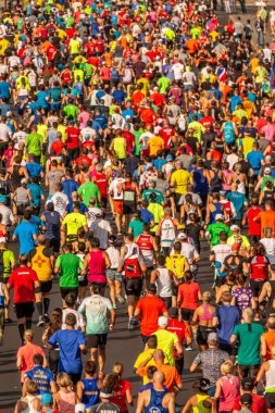 Berlin, Almanya, 16.09.2018: Bmw Berlin-maraton 2018. Koşucular katılan binlerce. Maratonu. Dünya kayıt kazanan