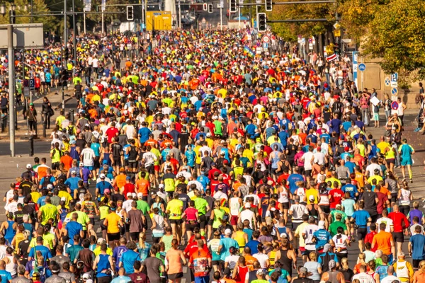 Berlin, Almanya, 16.09.2018: Bmw Berlin-maraton 2018. Koşucular katılan binlerce. Maratonu. Dünya kayıt kazanan