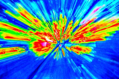 Bir patlama hatırlatan yaratıcı arka plan tam dinamikler mavi, kırmızı, sarı vb..