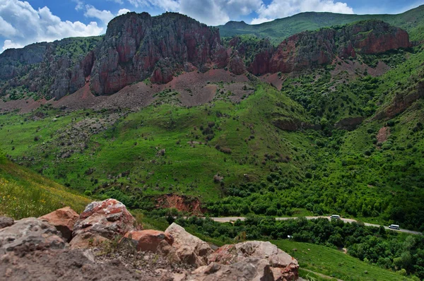 Schilderachtig Novarank klooster in Armenië. prachtig berglandschap, Armenië. — Stockfoto