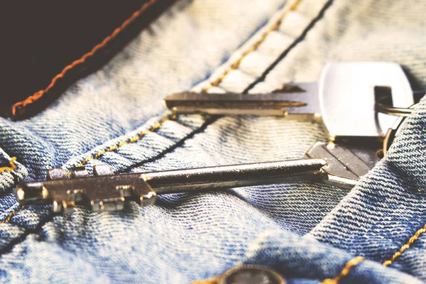 Chaves Para Casa Bolso Jeans Azul Retro Tonificado — Fotografia de Stock