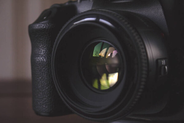 блики на объективе, ретро тонированные
