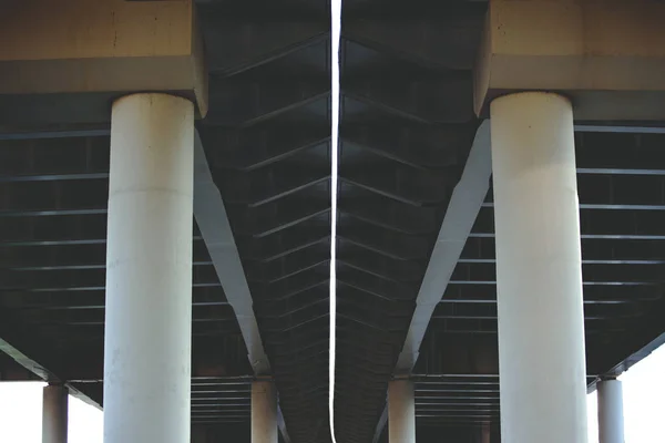 Мост Поддерживает Перспективу Ретро Тонизирован — стоковое фото
