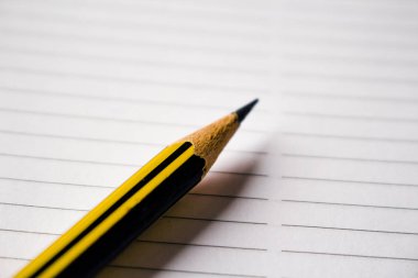 Bir Not Defteri sayfasına kalem