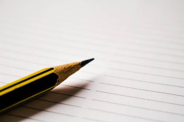 Bir Not Defteri sayfasına kalem