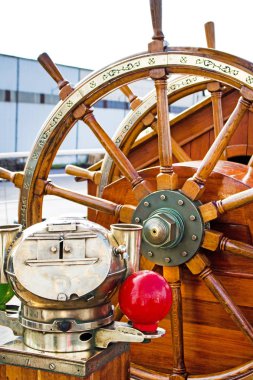 eski ahşap direksiyon simidi