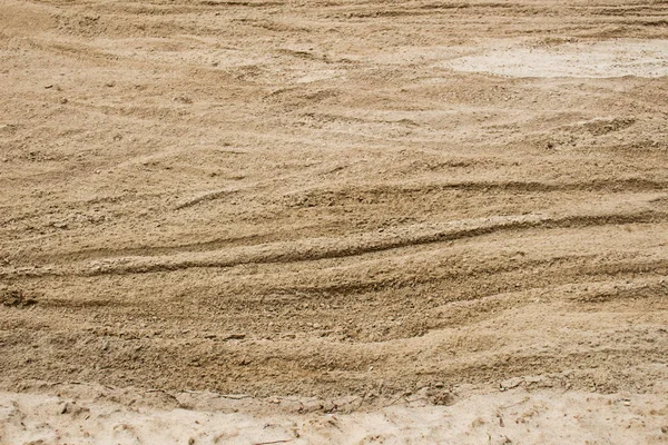 砂の上のタイヤ痕 — ストック写真